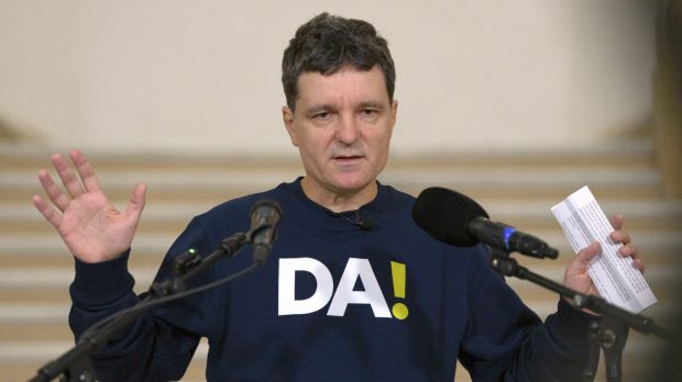 Nicuşor Dan îl numește pe Călin Georgescu „un biet impostor” care „azi spune una, mâine alta”: „Singura alegere înţeleaptă, Elena Lasconi”