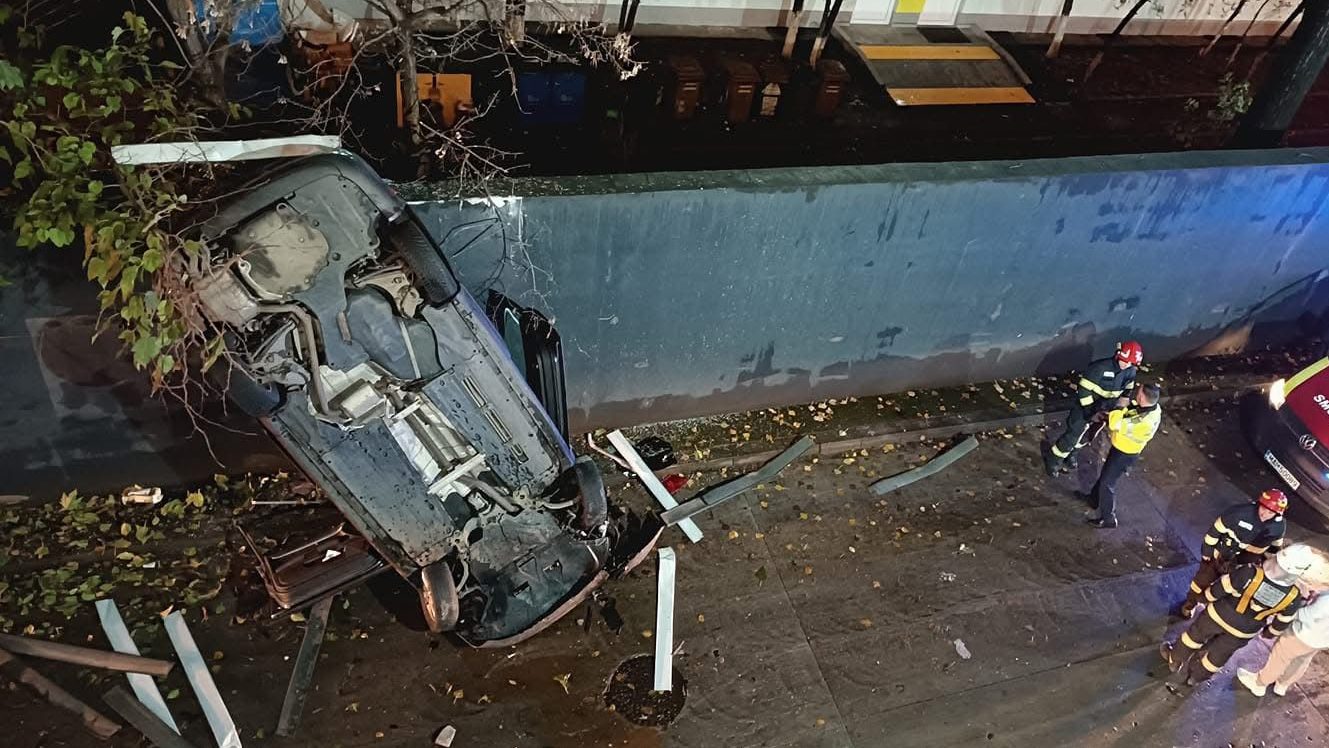 Misterul mașinii căzute din parcarea Mega Mall, dezvăluit de un tânăr fără permis