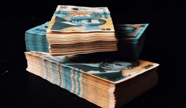 Schema prin care o contabilă din Sibiu a reușit să fure 353.000 de lei de la o școală și o grădiniță