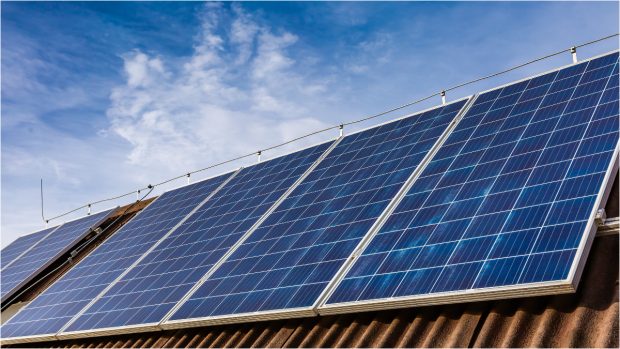 Proiect de panouri fotovoltaice de peste 51 de milioane de lei, implementat pe o fabrică din Sebeş