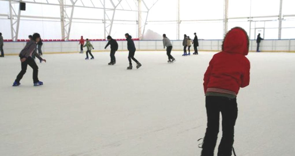 Cât costă ora de gheață pe patinoarul din Brăila. Care este programul