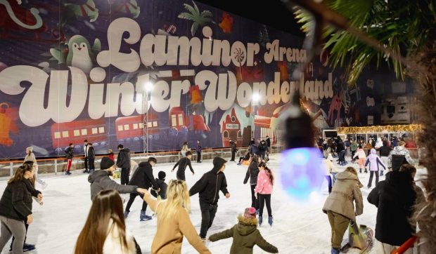 Cât costă biletul de intrare și închirierea patinelor la Târgul de Crăciun din București, de la Hala Laminor