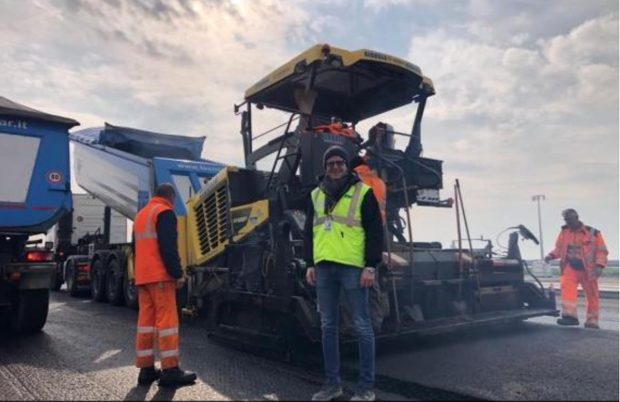 Patronul italian al unei firme de construcții face case pentru muncitorii lui imigranți, pentru că nimeni nu mai vrea să le închirieze locuințe