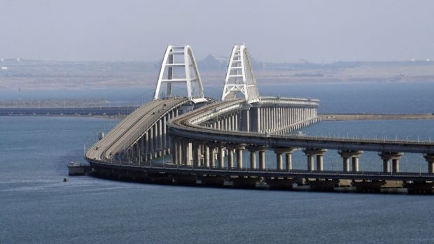 Podul Crimeei a fost închis, după ce au fost raportate atacuri cu drone ucrainene