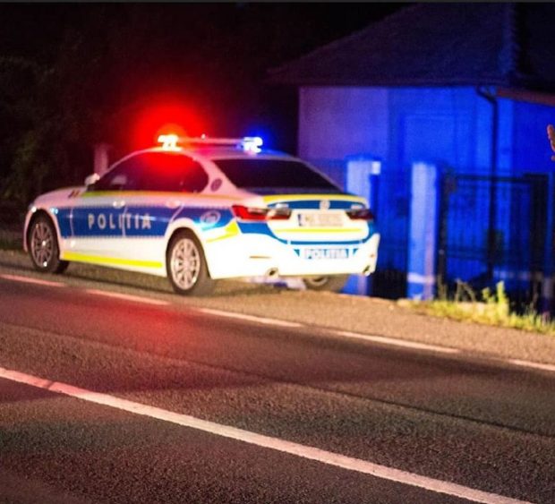 Patru minori din Cluj au agresat un bărbat pe stradă și l-au înţepat în piept