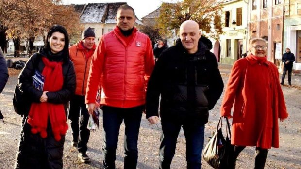 Șefii PSD Sibiu s-au lăudat în campania electorală că Horațiu Potra susține candidații partidului și s-au pozat cu mercenarul care-l păzește pe Călin Georgescu