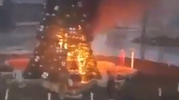 Proteste de stradă în capitala Siriei, după ce un brad de Crăciun a fost incendiat