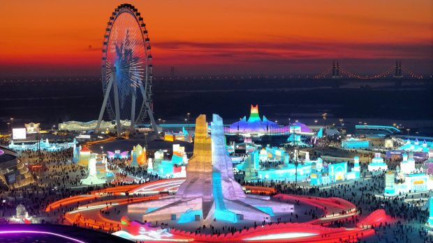„Orașul de gheață” din China. Imagini uimitoare cu sculpturile de la Festivalul Gheții și Zăpezii din Harbin