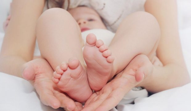 Natalitatea în UE atinge cel mai scăzut nivel din ultimele șase decenii. Femeile amână maternitatea