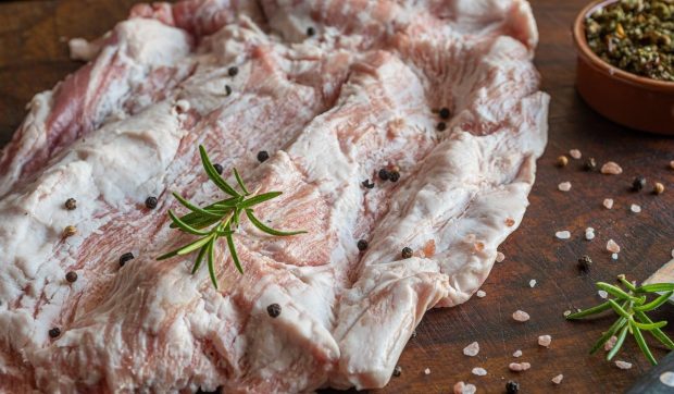 Cât costă 1 kg de carne de porc în magazinele Lidl, Kaufland, Auchan, Carrefour înainte de Crăciun