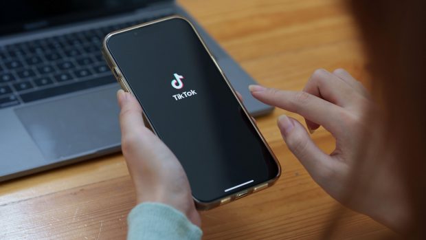TikTok recunoaște o campanie ilegală de influențare a votului pentru Călin Georgescu și una a Sputnik. Răspunsurile nu i-au convins pe eurodeputați