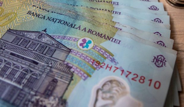 8,2 milioane de salariați români au pierdut într-o săptămână câte 250 de lei din banii din Pilonul II de pensii, din cauza instabilității politice din țară