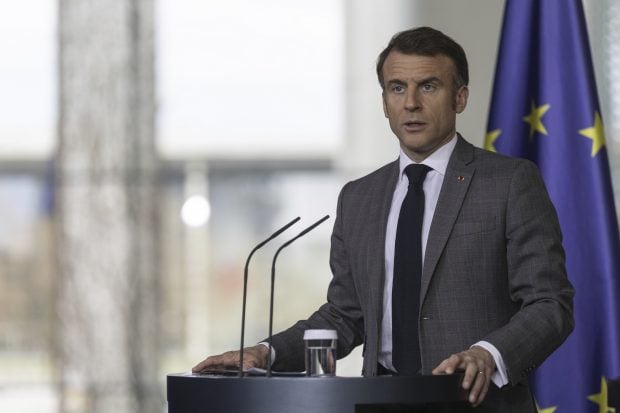 Emmanuel Macron, presat să demisioneze. Acest scenariu va provoca „o criză instituţională majoră”, avertizează un fost președinte francez