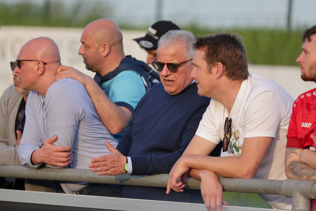 Flavio Becca, discutând cu fostul mare ciclist Andy Schleck