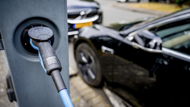 Reciclarea bateriilor de pe mașinile electrice este în creștere, dar dezvoltările tehnologice sunt departe de așteptări 