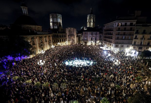 Aproape 100.000 de persoane au manifestat la Valencia, pentru a denunţa gestionarea inundaţiilor: „Nu au murit, au fost uciși!”