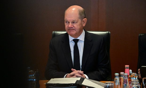 Olaf Scholz a făcut primele declarații după summit-ul de la Paris: „Suntem pregătiți să cheltuim cel puțin 2% din PIB pentru apărarea Europei”