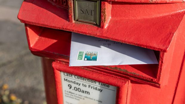 O femeie din Londra primește de 76 de ani o scrisoare de Crăciun de la prietena sa din Germania: „La vârsta noastră ne limităm doar la felicitări” 