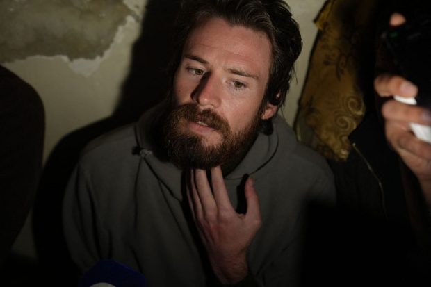 Pelerin american închis de regimul Assad, găsit desculț în Siria. El a negat că este jurnalistul Austin Tice, dispărut în 2012