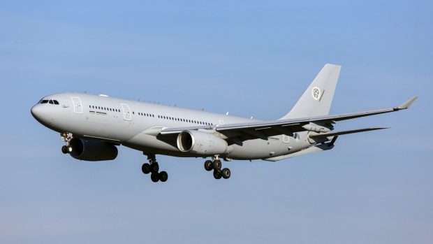 Momentul în care un avion Airbus a ratat aterizarea pe Aeroportul din Oradea. Imaginile arată aeronava care se învârte | VIDEO