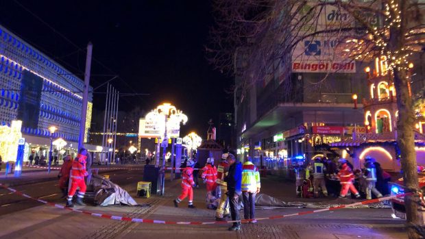 LIVETEXT Zeci de răniți și posibil morți în Germania, după ce o mașină a intrat într-un grup de oameni la un târg de Crăciun. Autoritățile suspectează un atentat terorist I VIDEO