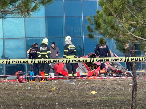 Un elicopter-ambulanță s-a prăbușit după ce s-a izbit de un spital din Turcia. Patru persoane au murit