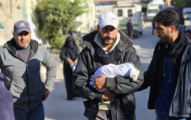 3 bebeluși palestinieni au murit de frig în Gaza, în ultimele două zile: „Un copil este ucis în fiecare oră”