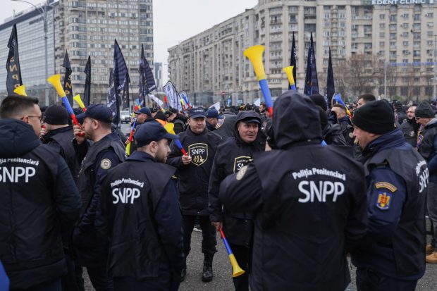 Poliţiştii din penitenciarele Ploieşti şi Târgşor organizează un protest comun împotriva Ordonanţei „trenuleț”