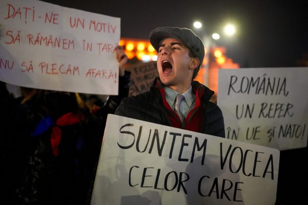 Când disprețul dă în ignoranță, iar ignoranța în prostie, e finalul. De unde vine furia populară?