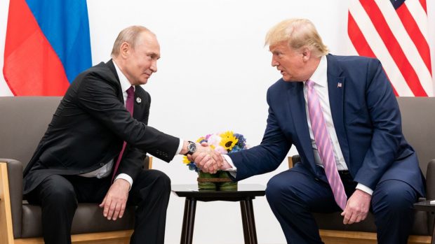 Kremlinul anunță că mai multe țări sunt dispuse să găzduiască o întâlnire între Donald Trump și Vladimir Putin