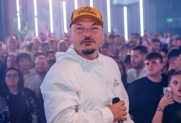 Imagine Stire Puya și-a luat casă la țară, dar nu poate locui acolo. Care este motivul pentru care a luat această decizie. „Merg, stau o zi și mă întorc acasă” | 2review.ro