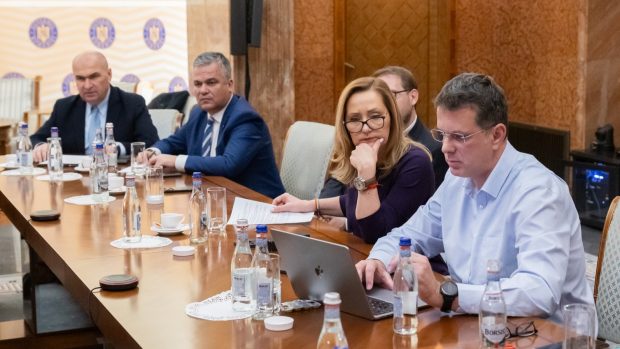 PSD-PNL-UDMR, după ce USR a refuzat să vină la ședință: Avem voturile pentru un Guvern și majoritate parlamentară și fără ei
