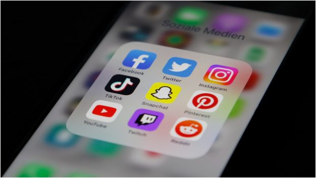 Cele mai importante noutăți social media din luna decembrie: actualizări de platforme, funcționalități noi și idei inovatoare
