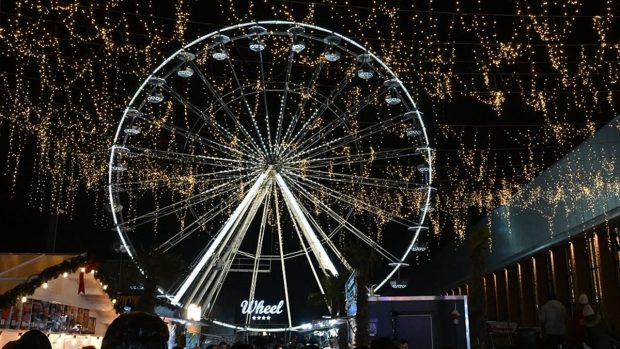 Cât costă un bilet la roata panoramică de la Târgul de Crăciun din București, de la Hala Laminor. Prețul, mai mare decât pentru o porție de mâncare