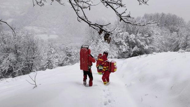 Trei ucraineni au fost salvați de Salvamont după ce s-au blocat la granița cu România, în aceeași zonă în care alți șapte au cerut ajutor acum doi ani