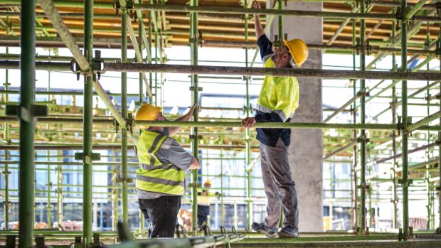 ITM Galați a descoperit numeroase nereguli în șantierele de construcții, inclusiv lipsa echipamentelor de protecție și a semnalizării de securitate 