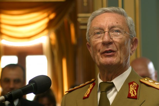 Victor Atanasie Stănculescu, generalul care a predat Armata Română lui Ion Iliescu. A fost implicat activ în reprimarea Revoluției de la Timișoara