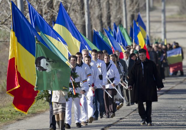 Democrația își dă și ea corigența, după eșecul educației și al legii 