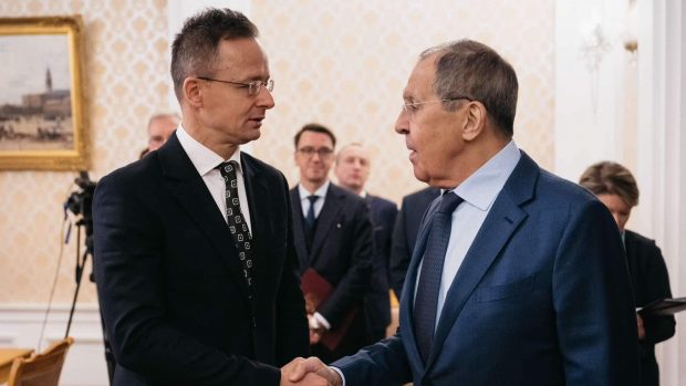 Serghei Lavrov l-a primit la Moscova pe ministrul ungar de externe: „Încetarea focului, ca să-i oferim Ucrainei o pauză, nu este calea către pace”