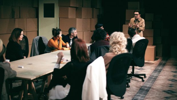 Cum poți viziona chiar acum o piesă de teatru excelentă? Concurs. Teatru la tine acasă, adus de Libertatea și PiciordePlay. Răspunde corect și primești acces la piesa „Vinovat.Nevinovat”