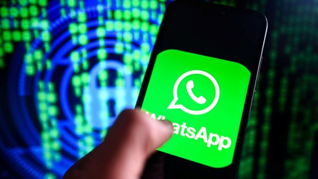 Miliarde de utilizatori WhatsApp, avertizați cu privire la un telefon „foarte înfricoșător” pe care îl pot primi în preajma Crăciunului