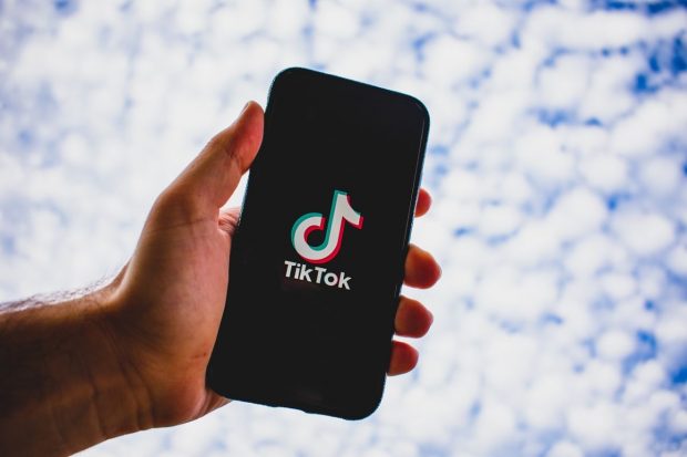 Meta, TikTok şi Google vor fi obligate să plătească pentru ştiri din Australia. Care va fi taxa pe care giganții tech o vor achita editorilor
