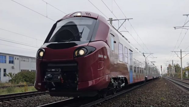 CFR Călători pierde la un ban diferență licitația pentru 13 trenuri Alstom. Compania feroviară de stat contestă hotărârea comisiei de achiziție