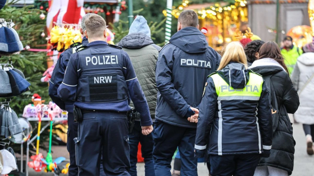 O polițistă din România și colegul ei, trimiși să prindă infractori la un Târg de Crăciun din Germania: „Nu contează dacă sunt nemți, români sau persoane de alte naționalități”