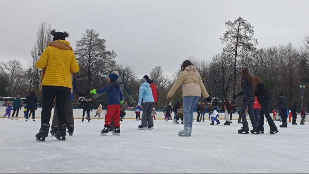 Vacanța de iarnă a elevilor ține mai mult de două săptămâni. Când se întorc copiii la școală