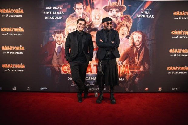 Imagine Stire Cine l-a ajutat pe Mihai Bendeac să se îmbrace în fustă la premiera filmului „Căsătoria”. Ținutele purtate de ceilalți actori | 2review.ro