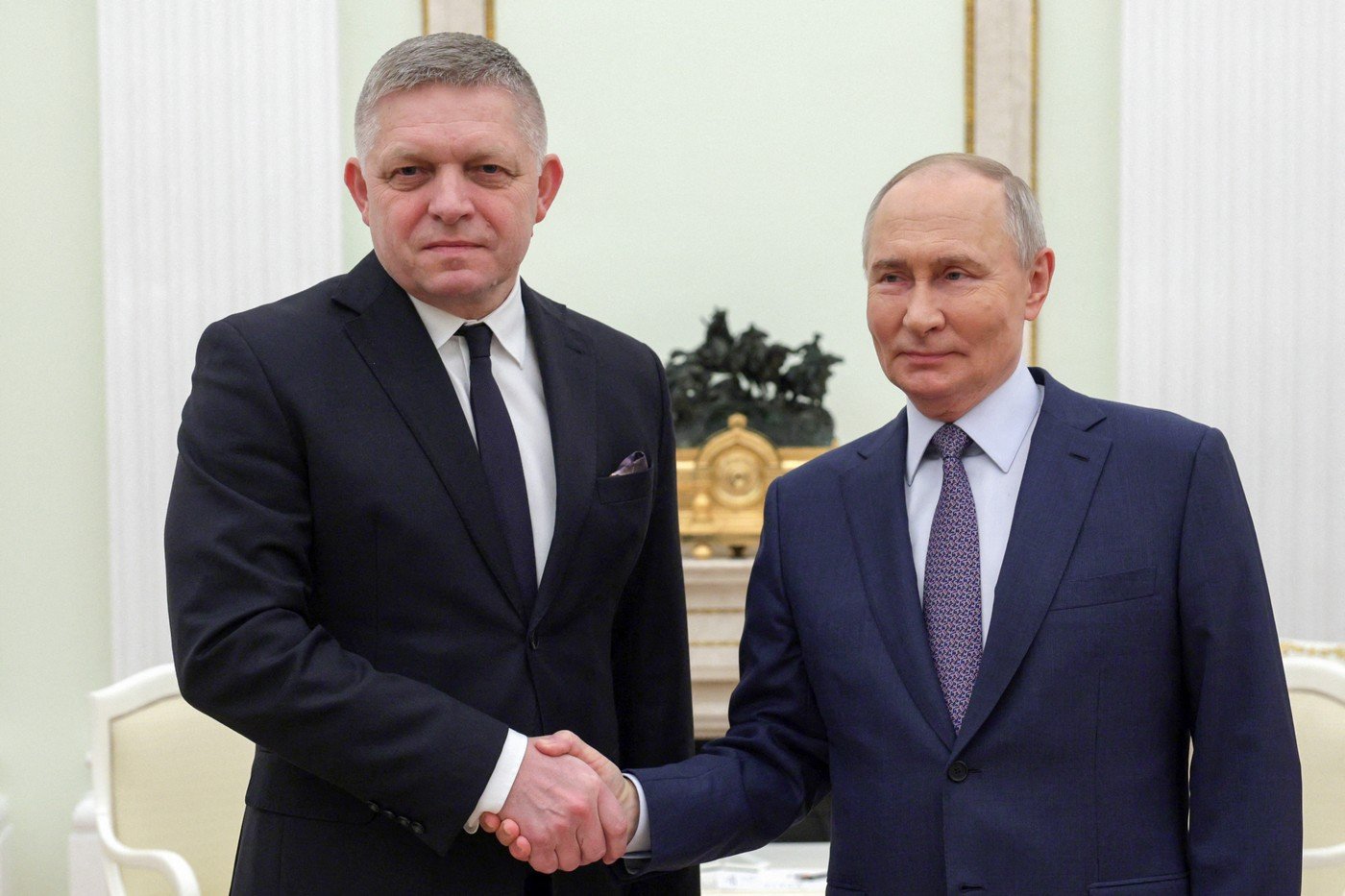 Robert Fico s-a dus la Moscova după ce s-a certat cu Volodimir Zelenski. Întâlnirea cu Vladimir Putin, confirmată oficial