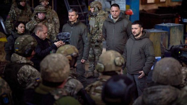 Volodimir Zelenski recunoaște că armata ucraineană nu poate elibera Crimeea și Donbasul: „Aceste teritorii sunt acum controlate de ruși. Nu avem puterea să le luăm înapoi”