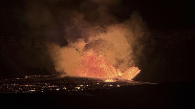 Unul dintre cei mai activi vulcani din lume a început să erupă. Imagini spectaculoase cu Kilauea