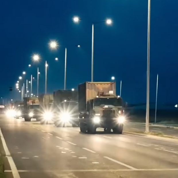 Coloane de tancuri și amfibii vor traversa, noaptea, România. Ce trebuie să știe populația